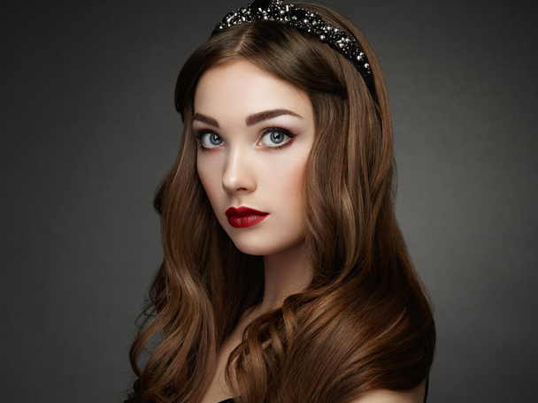Fashion portrait of elegant woman with magnificent hair - Fotografie, Obrázek