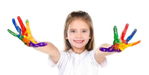 Щаслива мила маленька дівчинка з різнокольоровими розфарбованими руками
 - Фото, зображення