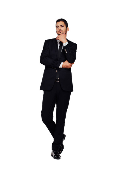элегантный мужчина в черном костюме, на белом
 - Фото, изображение