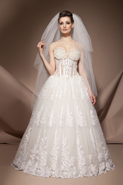 The beautiful young woman in a wedding dress - Foto, Imagem