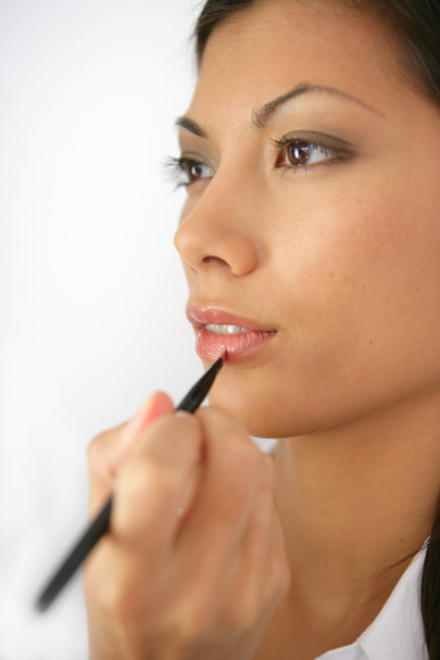 Woman using make-up pencil - Zdjęcie, obraz
