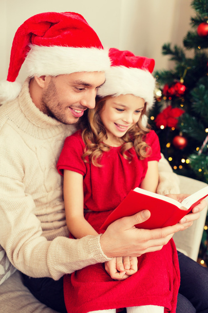 smiling father and daughter reading book - Foto, Imagen