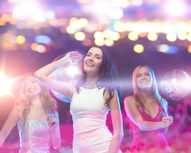 happy women dancing at night club - Foto, Imagen