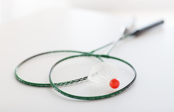 close up of badminton rackets with shuttlecock - Φωτογραφία, εικόνα