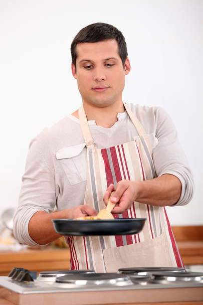 Young man cooking - Foto, imagen