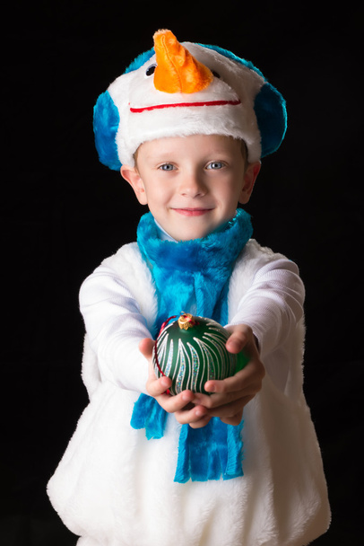 menino traje de Natal snowma
 - Foto, Imagem