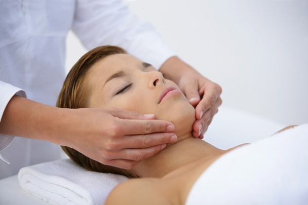 Woman having face massage - Foto, afbeelding