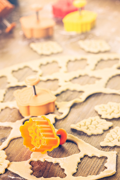Вырезаю осенние листья, тыквенный пирог
 - Фото, изображение