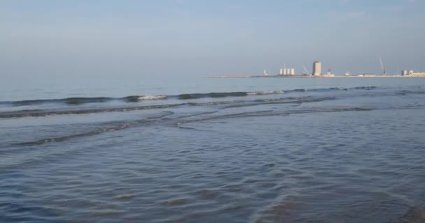 пляжна пристань і порт
 - Кадри, відео