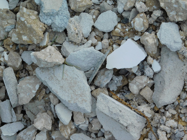 каміння і каміння на відкритому повітрі в сільській місцевості
 - Фото, зображення
