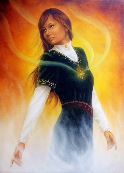 Mooi schilderij jonge vrouw met decoratieve jurk en abstracte oker achtergrond en witte mist van mystic. En zon medaillon op haar hart. - Foto, afbeelding