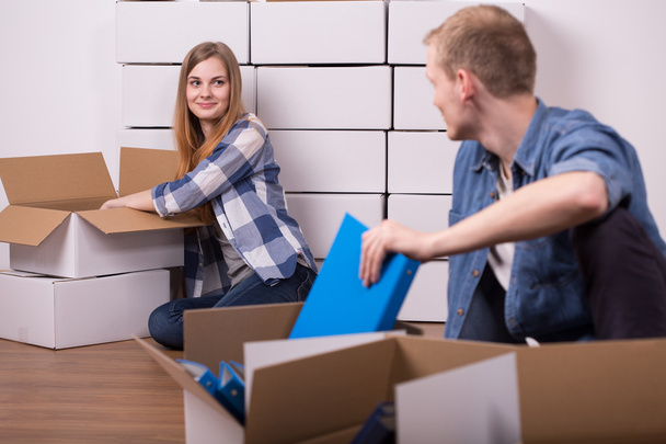 Man and woman packing things - Photo, Image