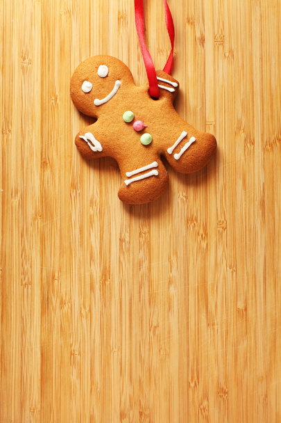 Εικόνα του μελόψωμο άνθρωπος μπισκότο πέρα από το ξύλινο υφή με copyspa - Φωτογραφία, εικόνα