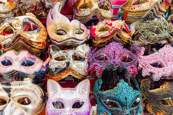 Венецианские красочные маски
 - Фото, изображение