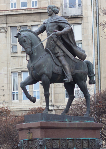 Monumento al rey Danylo Galytsjkyj en Lviv, Ucrania. Lviv es una ciudad en el oeste de Ucrania Capital de la región histórica de Galicia. El centro histórico de Lviv está incluido en la Lista del Patrimonio Mundial de la UNESCO
. - Foto, imagen