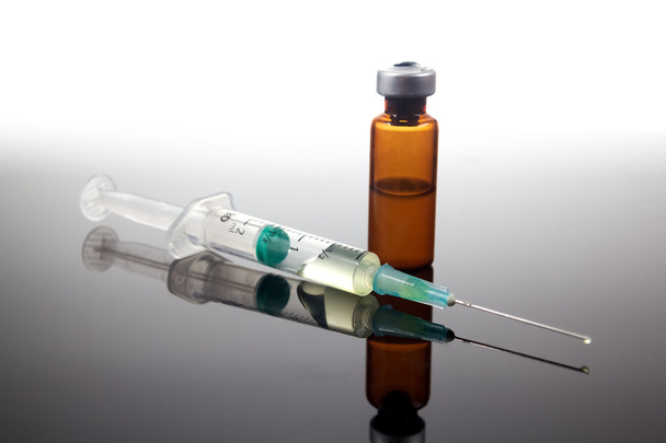 strzykawka i szczepionki - Zdjęcie, obraz