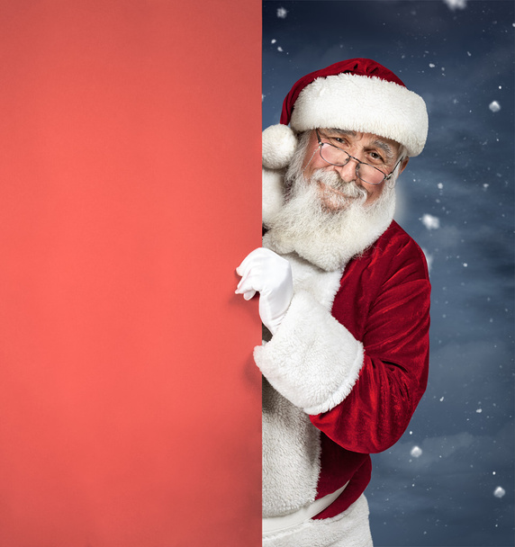 Santa Claus holding red blank sign, Christmas advertising - Foto, Imagem