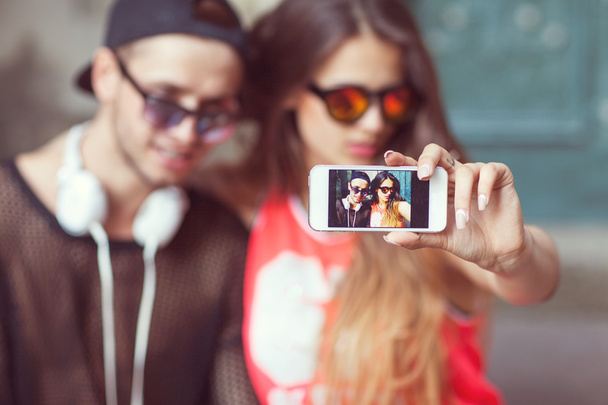 Young fashion couple taking selfie in the city - Foto, Imagem
