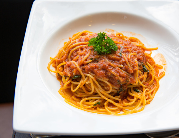 Pyszne spaghetti z sosem wieprzowiny  - Zdjęcie, obraz
