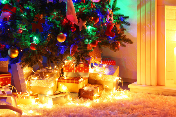 прикрашені новорічні ялинки
 - Фото, зображення