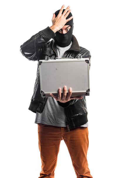 Ladrón sosteniendo un maletín
 - Foto, imagen