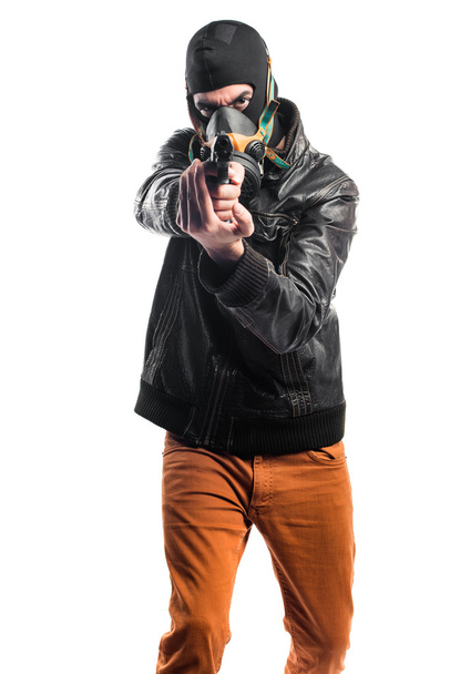 Robber holding a pistol - Φωτογραφία, εικόνα