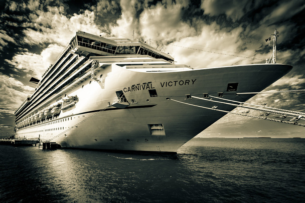 Carnaval Victory cruiser
 - Photo, image