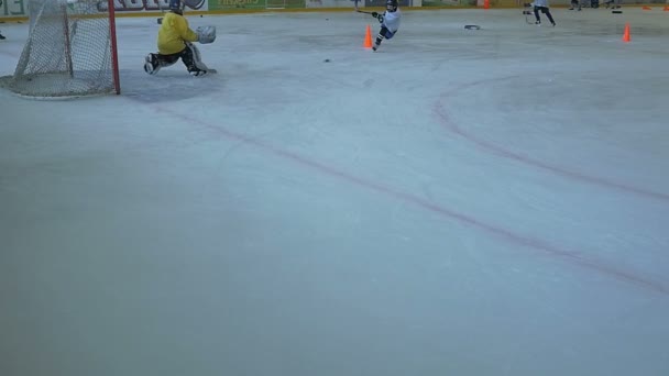 Hokejový hráči školící - Záběry, video