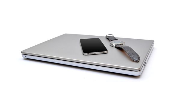 Portátil con smartphone y wrest reloj aislado fondo blanco
 - Foto, imagen