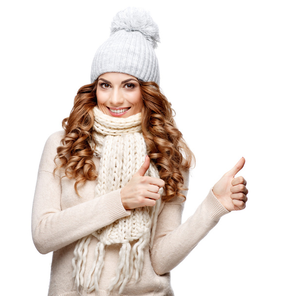 Beautiful young woman in knitted wool sweater smiling - Valokuva, kuva