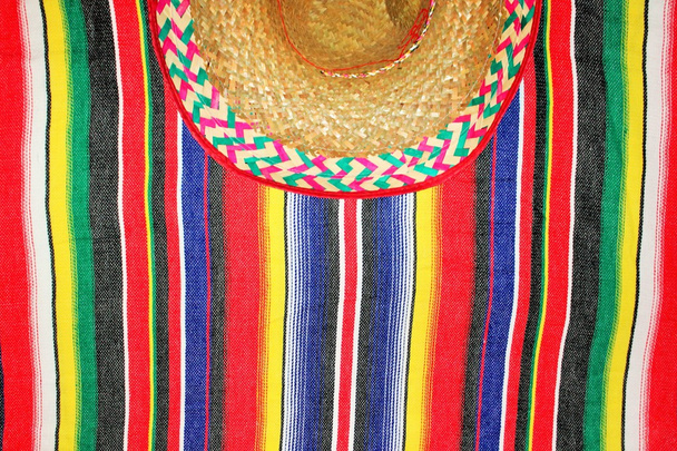 Μεξικό μεξικάνικο Σίνκο ντε Μάγιο πόντσο με ρίγες sombreo κουβέρτα, φωτογραφία, φωτογραφία, εικόνα, εικόνα, - Φωτογραφία, εικόνα