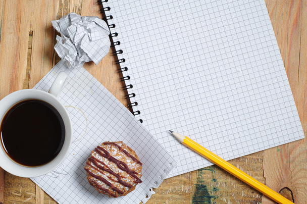 Notatnik i kawa z cookie - Zdjęcie, obraz