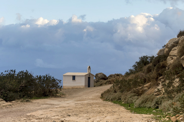 La pequeña iglesia solitaria
 - Foto, imagen