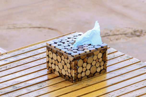 Tajskim stylu ręcznie tkanki drewniane pudełko. - Zdjęcie, obraz