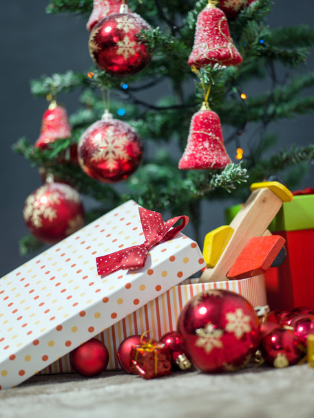 gift boxes under Christmas tree, Christmastime surprises, New Ye - Fotografie, Obrázek