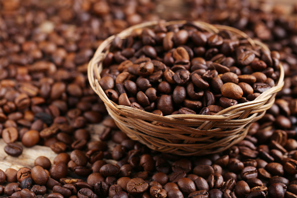 Roasted coffee beans in basket - Фото, изображение