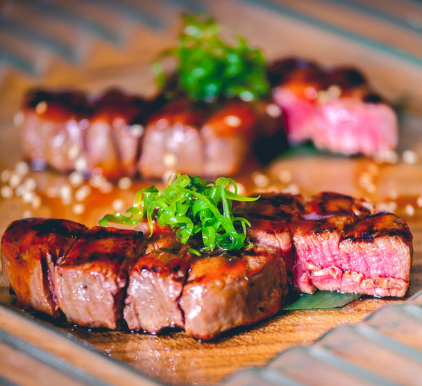 Grilled steaks with herbs - Foto, Imagem