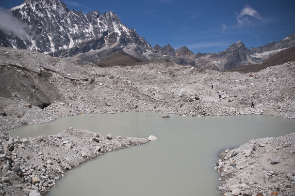 Cruzando uma geleira do Himalaia
 - Foto, Imagem