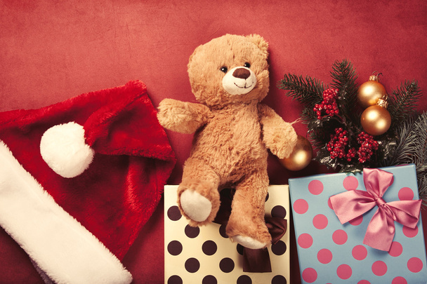Teddy bear and christmas gifts - Фото, изображение