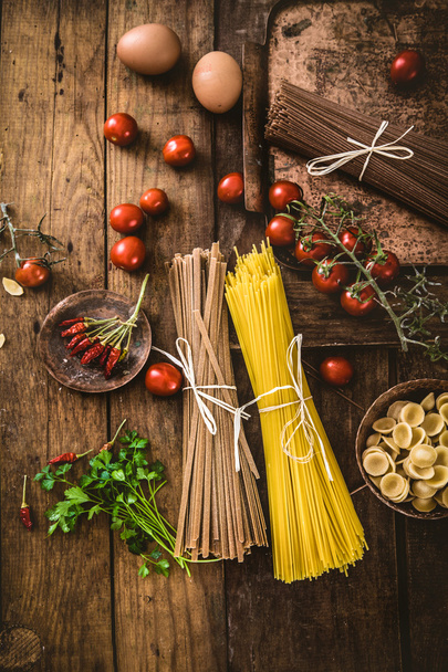 Pasta with ingredients - Φωτογραφία, εικόνα