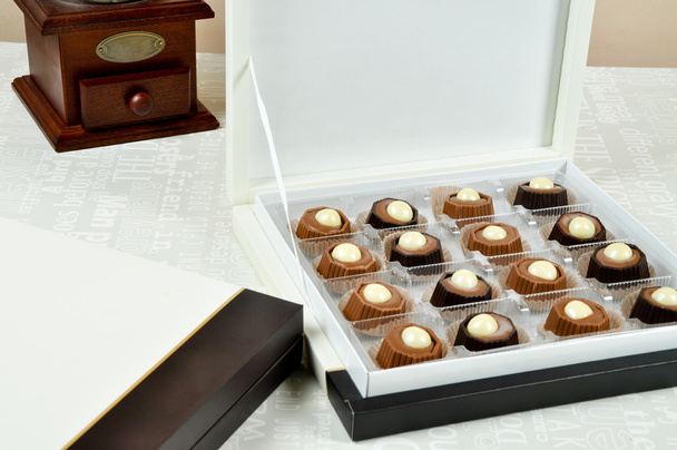 leckere Schokolade in Schachtel - Foto, Bild