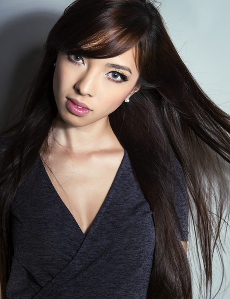ritratto di bella giovane donna asiatica con pelle chiara e impeccabile
 - Foto, immagini