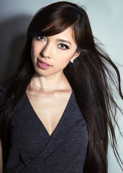 retrato de hermosa joven mujer asiática con la piel clara e impecable
 - Foto, Imagen