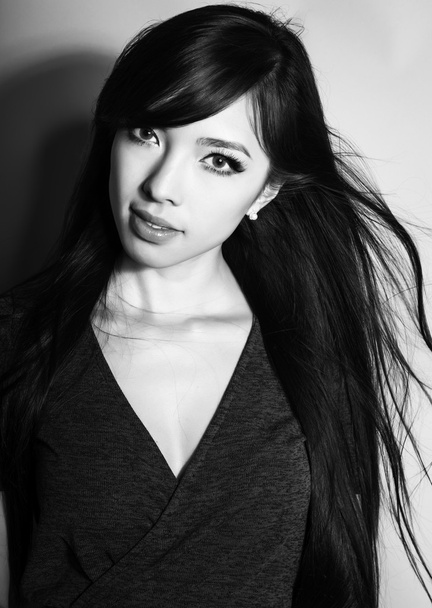 muotokuva kaunis nuori aasialainen nainen selkeä ja virheetön iho
 - Valokuva, kuva