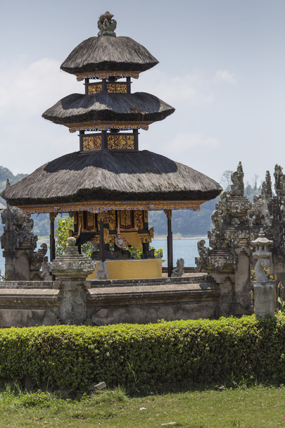 famoso templo no lago beratan, Bali, Indonésia
 - Foto, Imagem