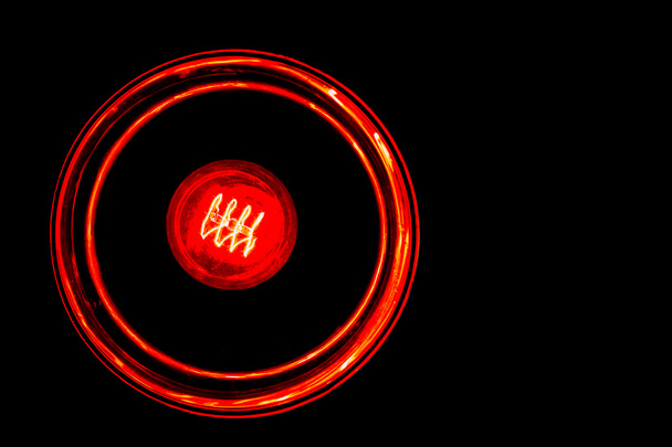 Ampoule éclairée isolée
  - Photo, image