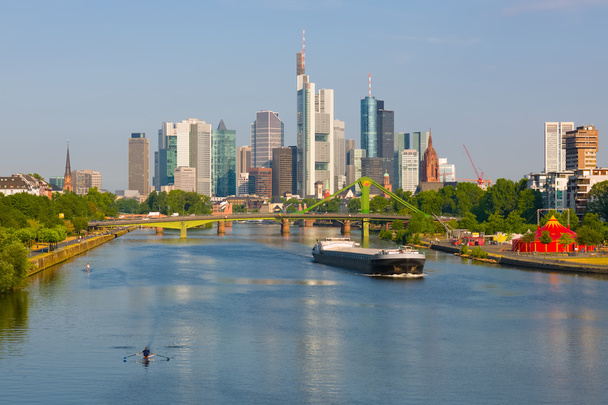 Egy nyári reggelen Frankfurtban - Fotó, kép