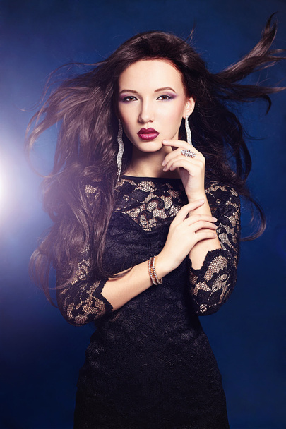 beautiful girl with jewelry - Fotografie, Obrázek