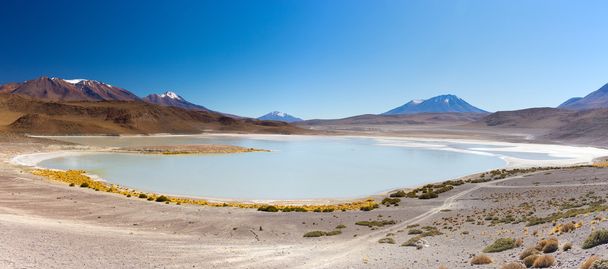 Donmuş Tuz Gölü'nün panoramik Bolivya Andes üzerinde - Fotoğraf, Görsel