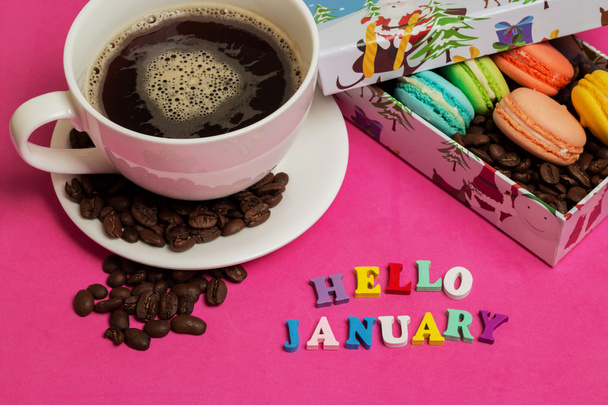 Tag Olá janeiro, xícara de café com macaroons
 - Foto, Imagem